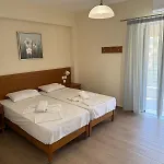 Triantafylloy Ξενοδοχείο με διαμερίσματα 3*