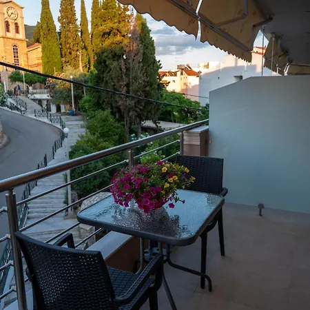 Triantafylloy Aparthotel 3*