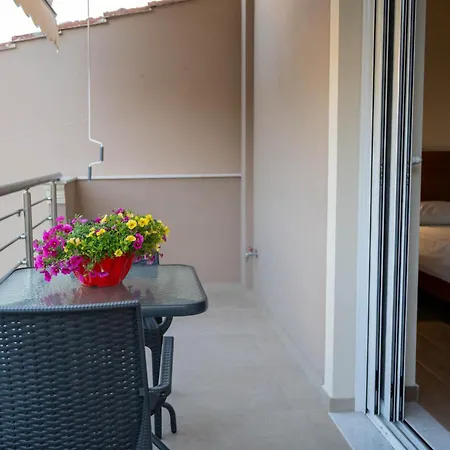 Aparthotel Triantafylloy