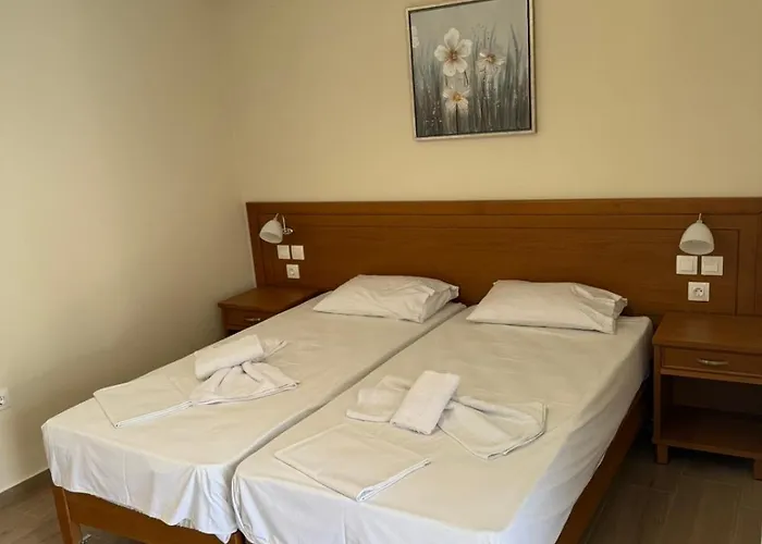 Ξενοδοχείο με διαμερίσματα Triantafylloy 3*