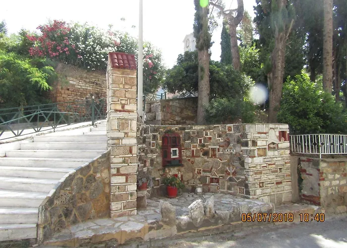 Triantafylloy Λουτρά Αιδηψού