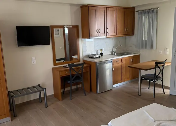 Ξενοδοχείο με διαμερίσματα Triantafylloy 3*