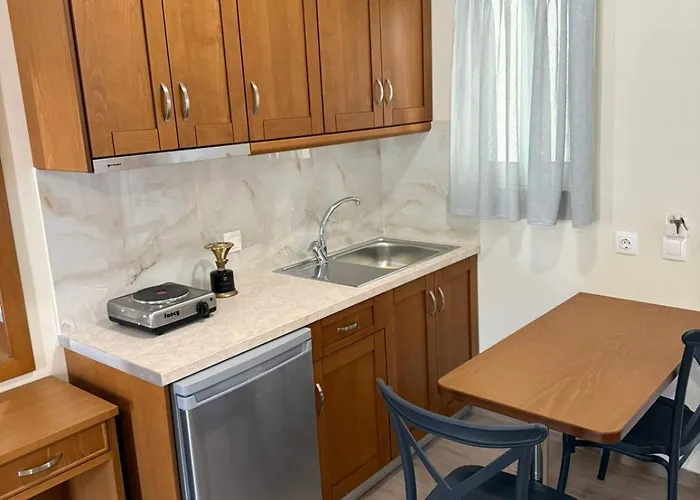 Triantafylloy Λουτρά Αιδηψού